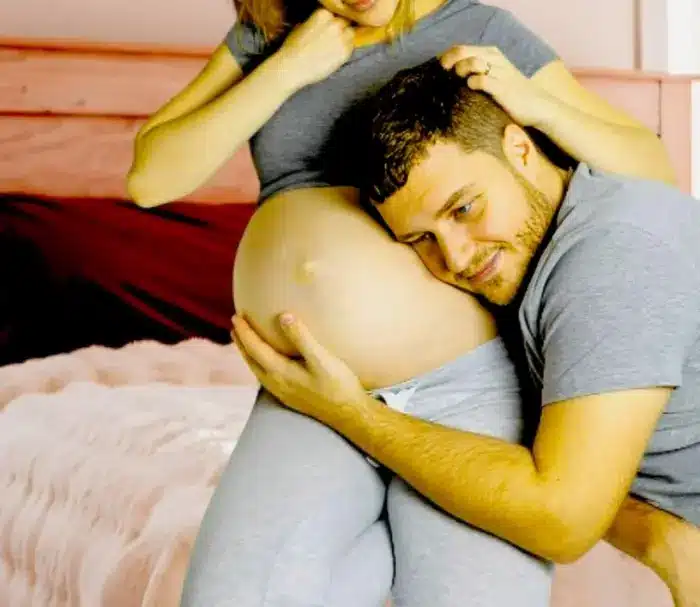 Creative Photo Announcements during Pregnancy